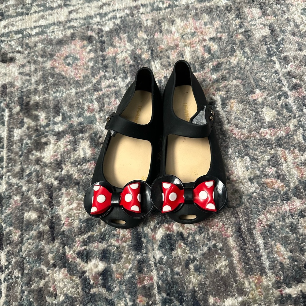 Minnie Mouse girls shoes